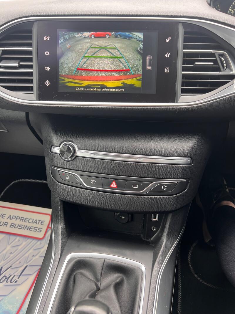 PEUGEOT 308 1.2 PureTech Allure 2015