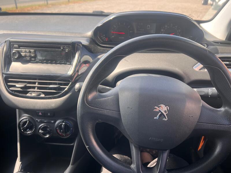 PEUGEOT 208 1.2 VTi Access+ 2013